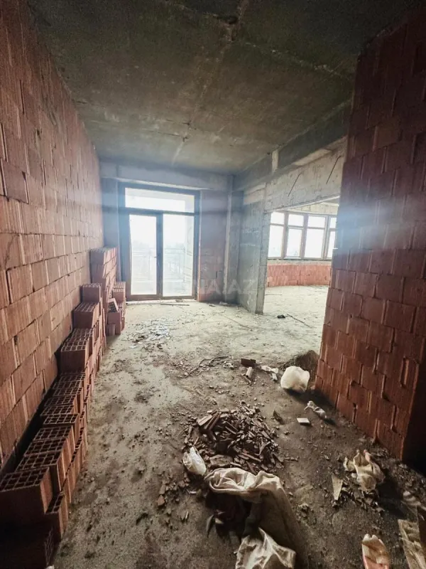 Satılır 3 otaqlı mənzil 137 m²