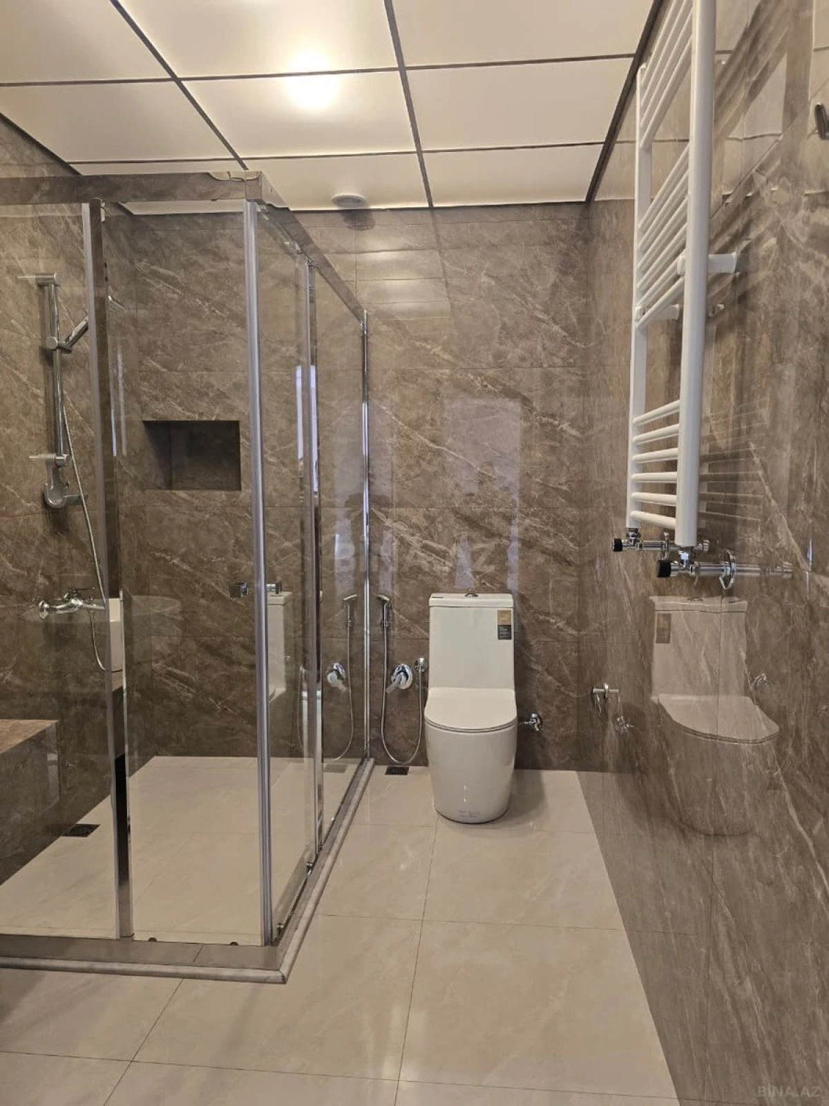 Kirayə verilir 2 otaqlı mənzil 90 m²