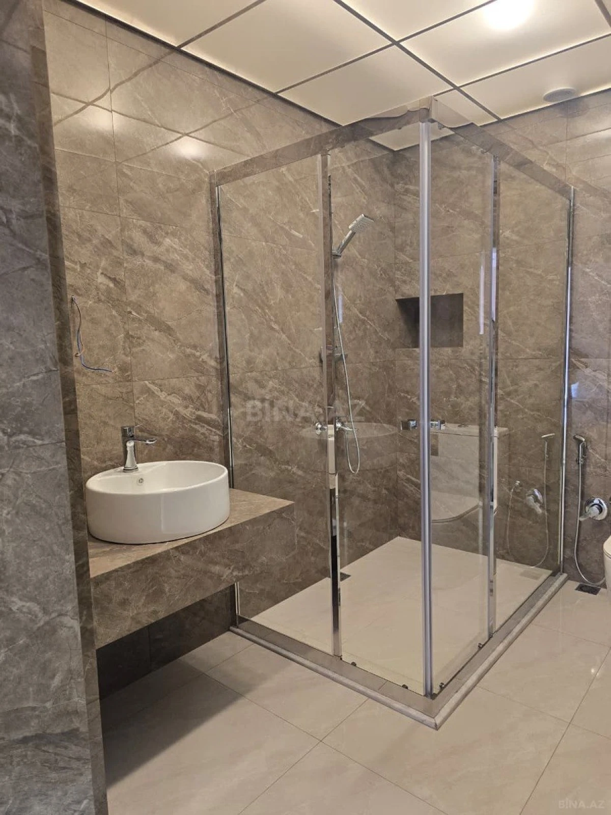 Kirayə verilir 2 otaqlı mənzil 90 m²