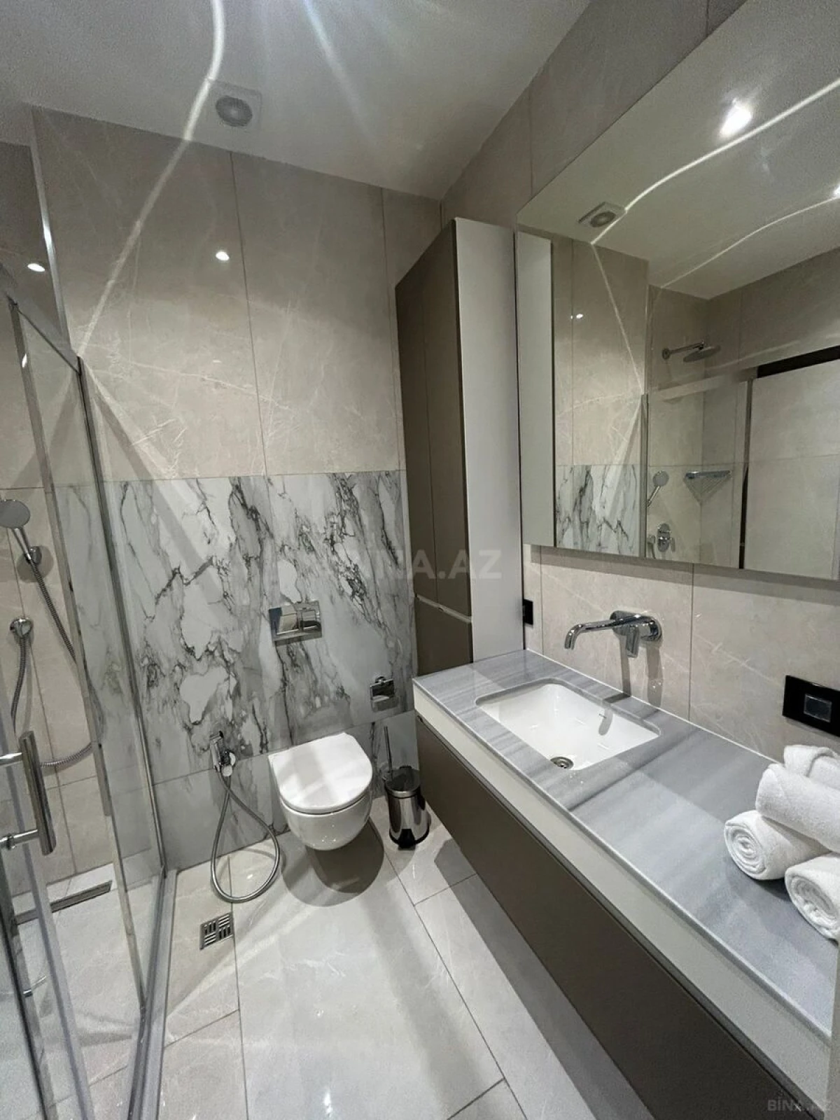 Kirayə verilir 2 otaqlı mənzil 95 m²