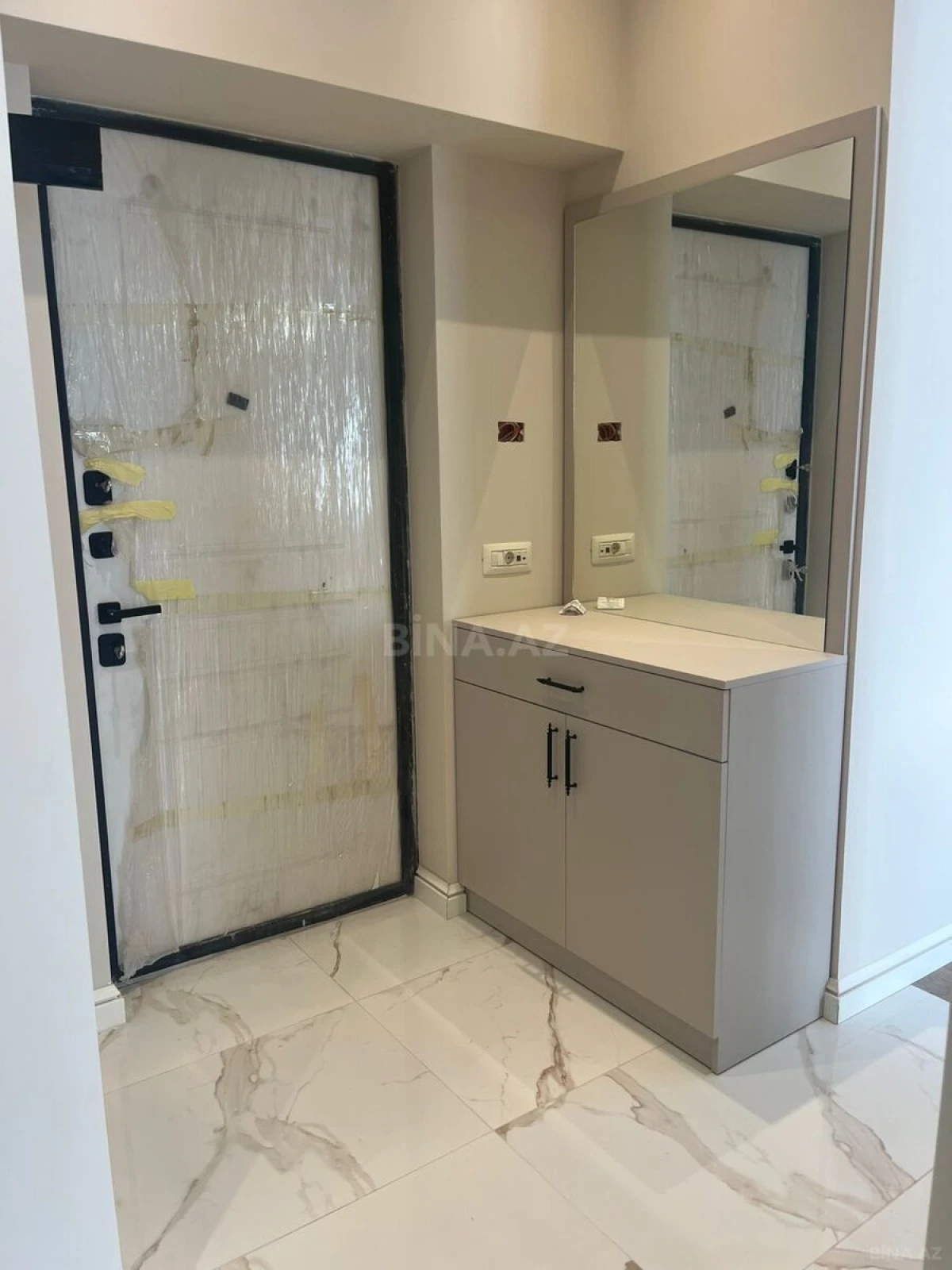 Kirayə verilir 2 otaqlı mənzil 70 m²