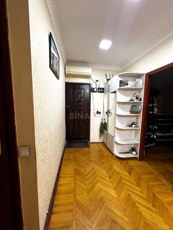 Satılır 4 otaqlı mənzil 130 m²
