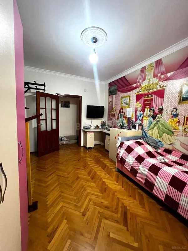 Satılır 4 otaqlı mənzil 130 m²