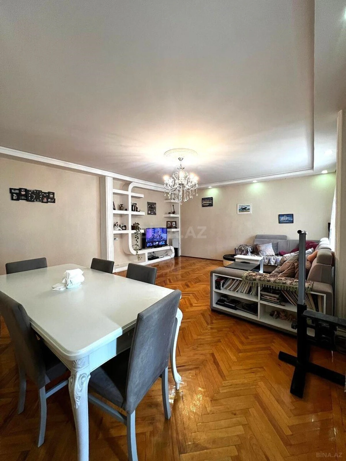 Satılır 4 otaqlı mənzil 130 m²