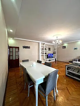Satılır 4 otaqlı mənzil 130 m²