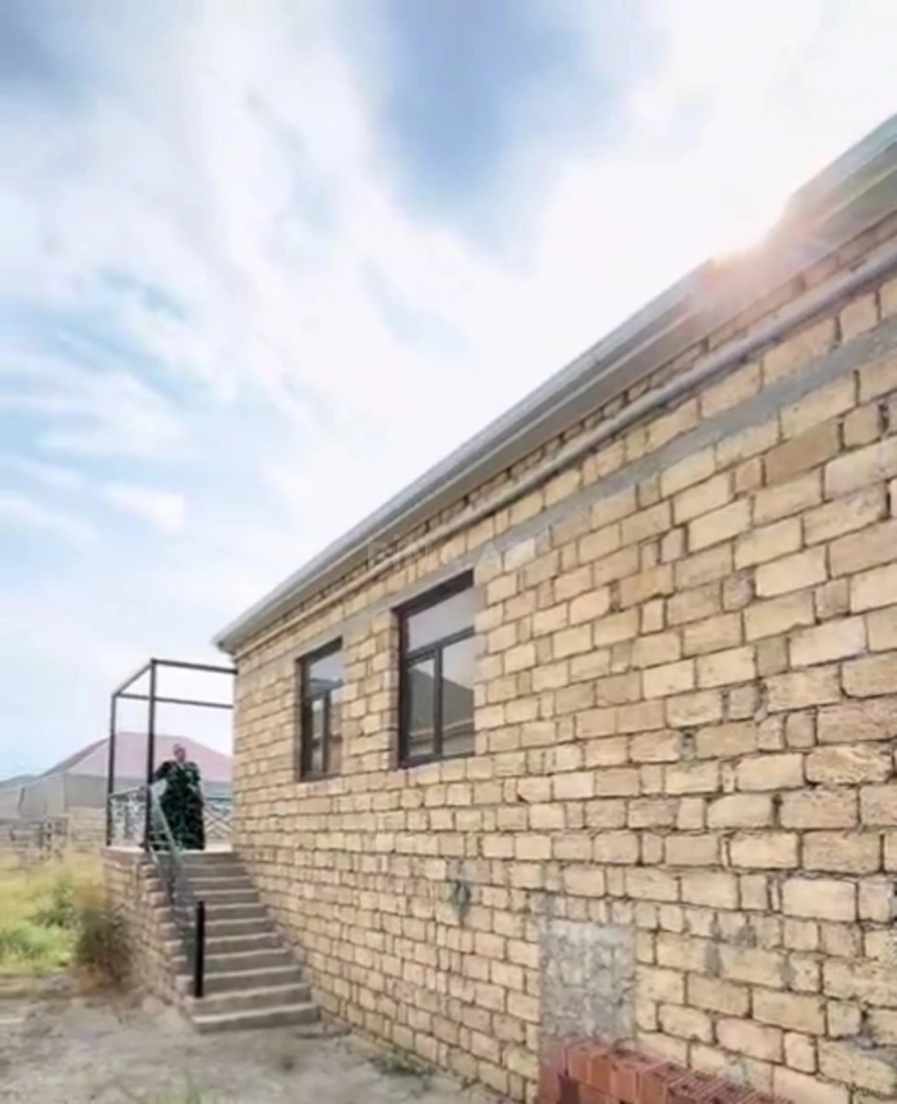 Satılır 8 otaqlı həyət evi 168 m²