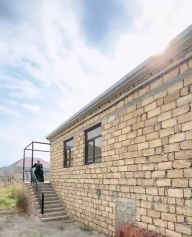 Satılır 8 otaqlı həyət evi 168 m²