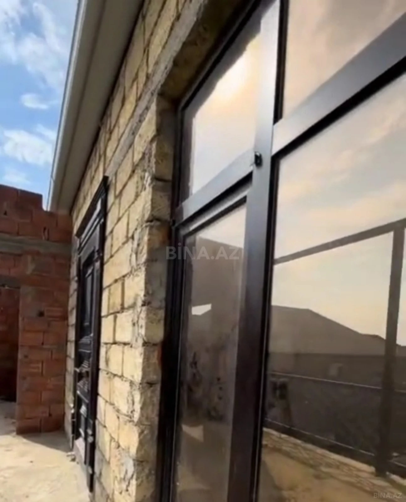 Satılır 8 otaqlı həyət evi 168 m²