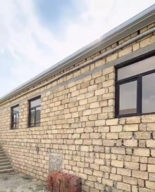 Satılır 8 otaqlı həyət evi 168 m²