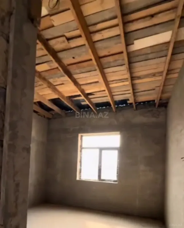 Satılır 8 otaqlı həyət evi 168 m²