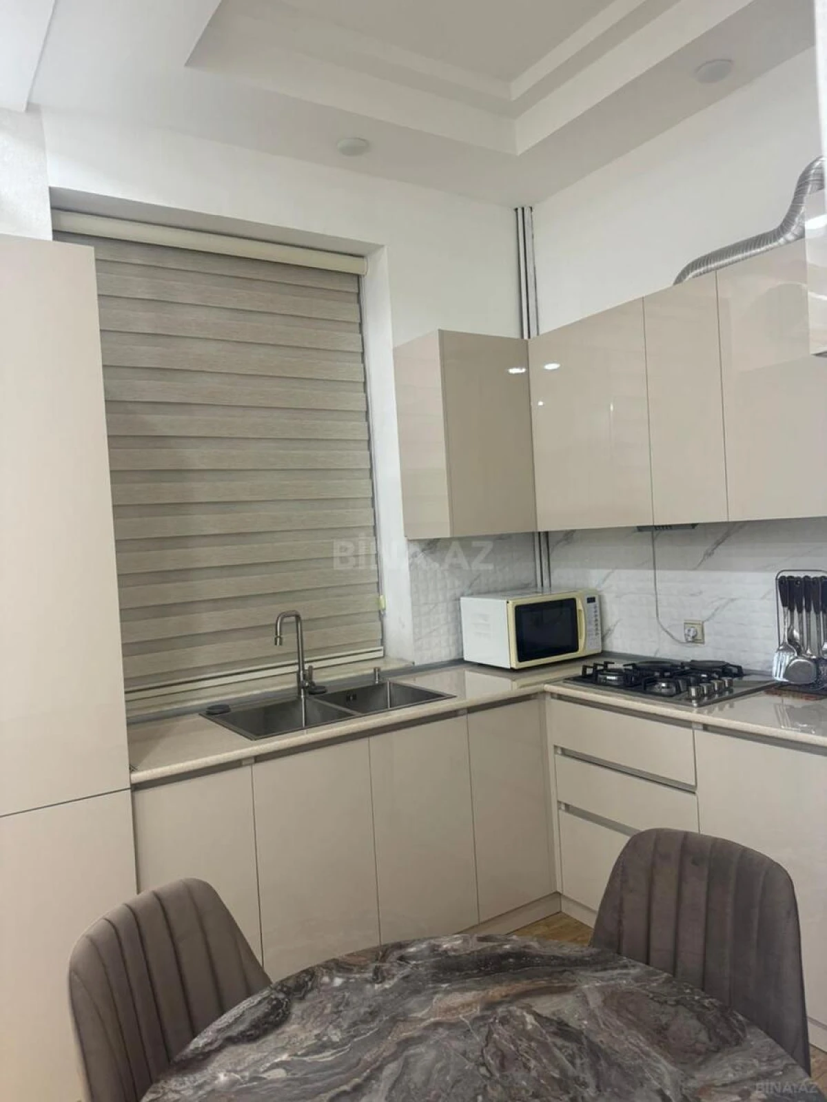 Kirayə verilir 2 otaqlı mənzil 65 m²