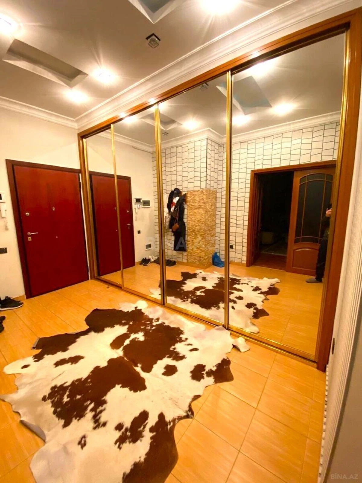 Satılır 3 otaqlı mənzil 150 m²