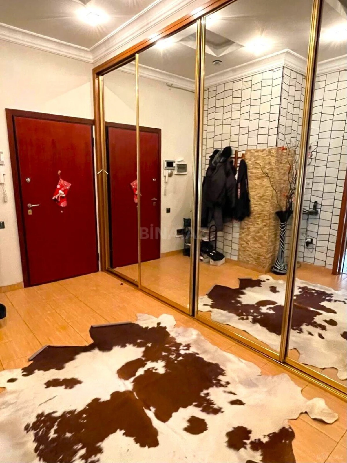 Satılır 3 otaqlı mənzil 150 m²