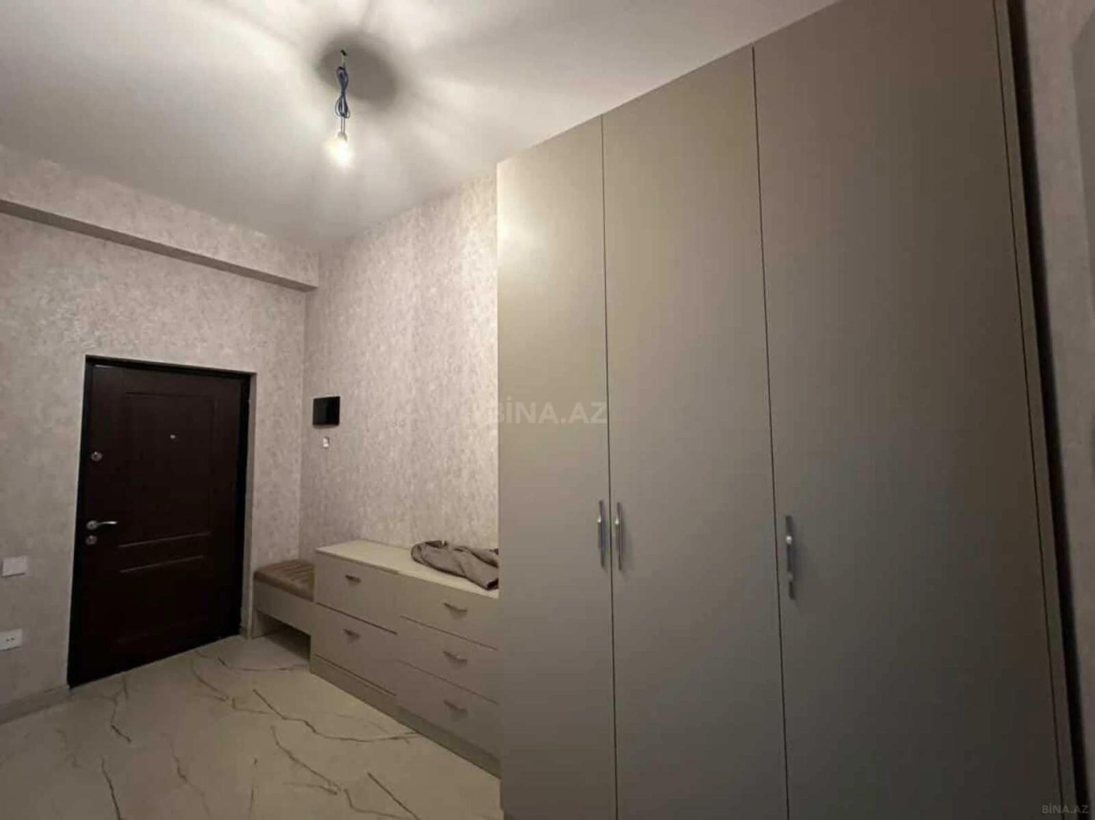 Satılır 2 otaqlı mənzil 91 m²