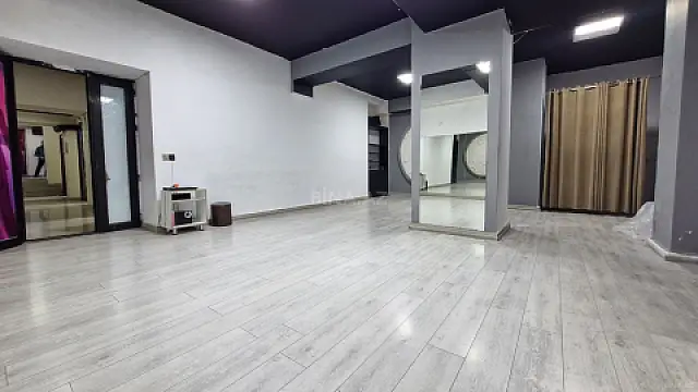 Satılır obyekt 180 m²