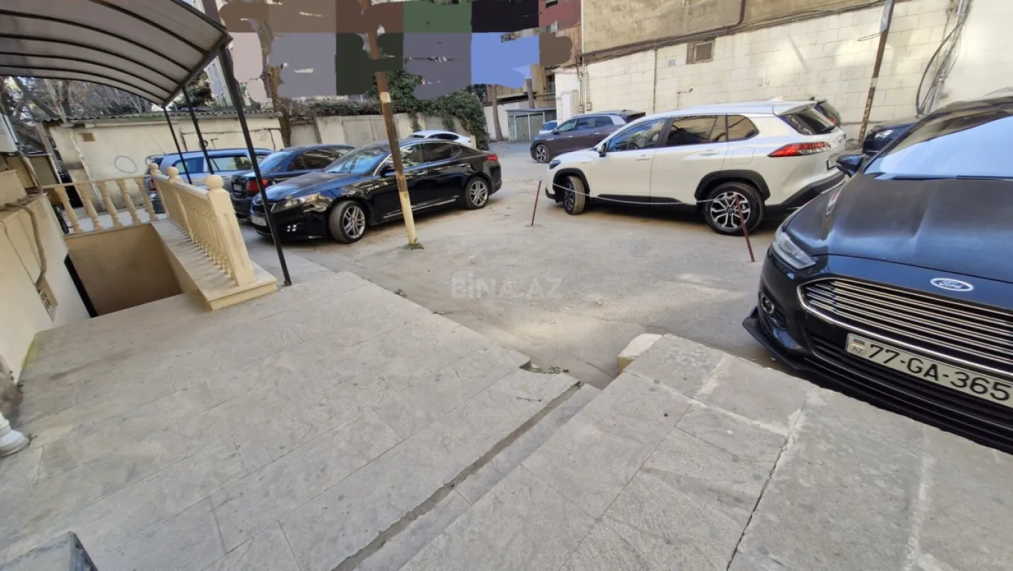 Satılır obyekt 180 m²