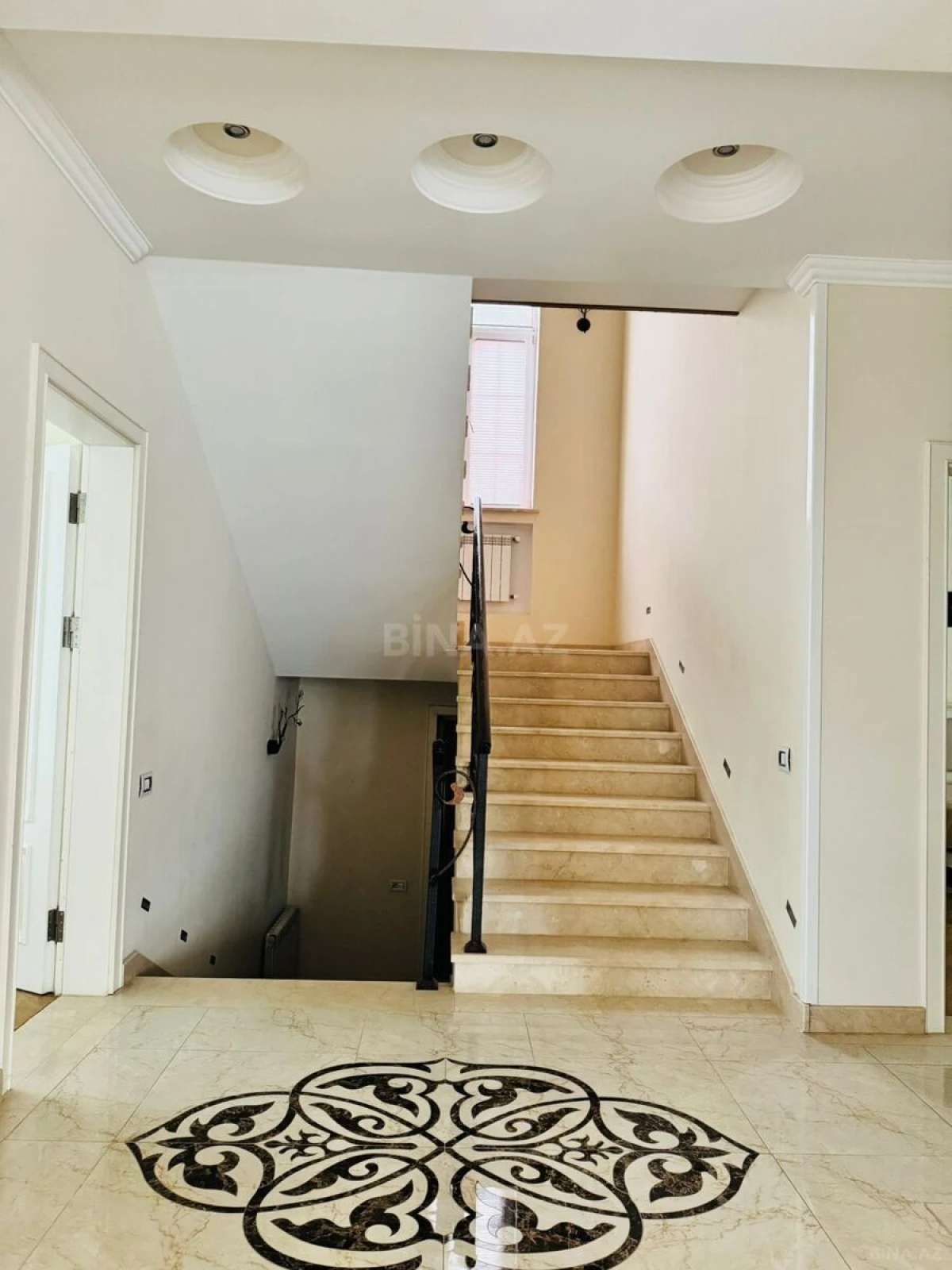 Kirayə verilir 8 otaqlı həyət evi 500 m²