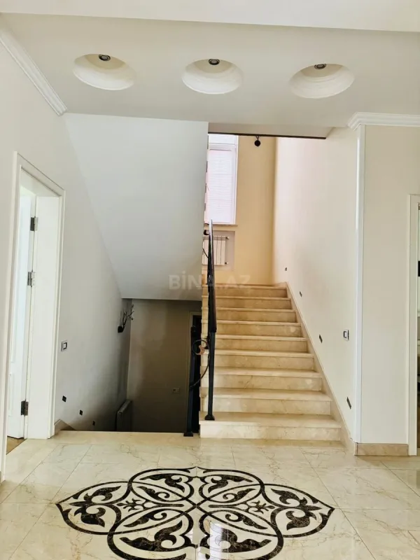 Kirayə verilir 8 otaqlı həyət evi 500 m²