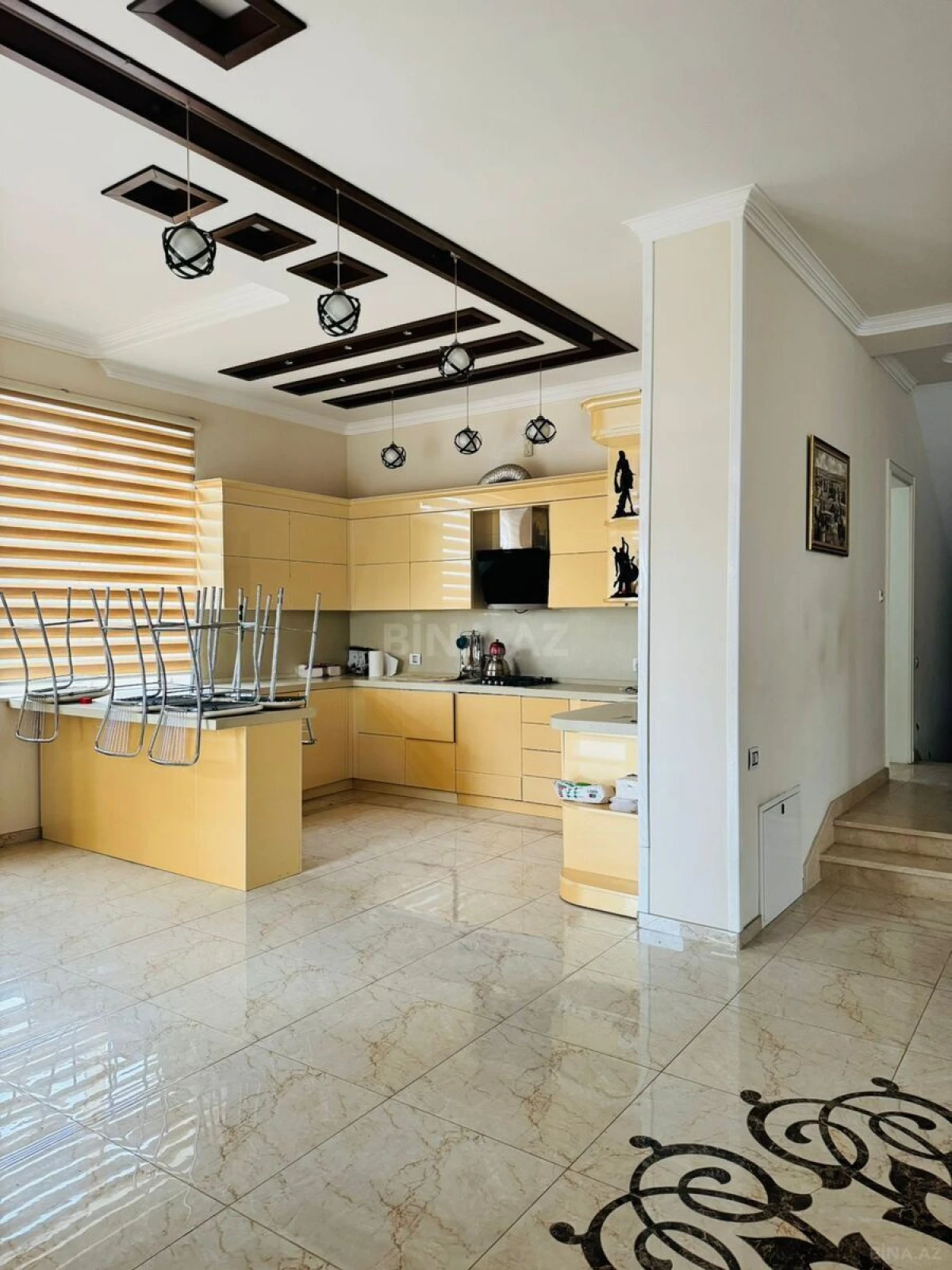 Kirayə verilir 8 otaqlı həyət evi 500 m²