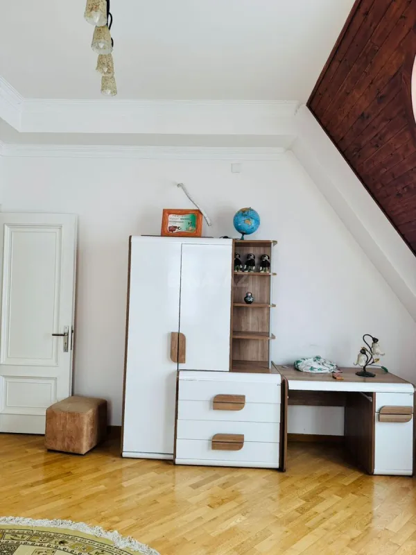 Kirayə verilir 8 otaqlı həyət evi 500 m²