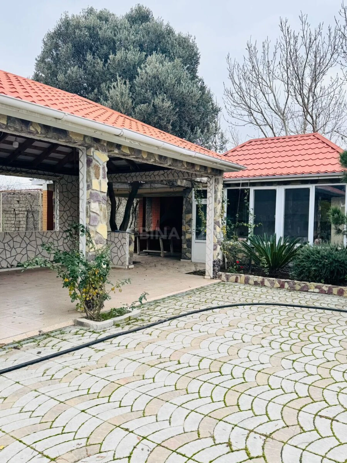 Kirayə verilir 8 otaqlı həyət evi 500 m²