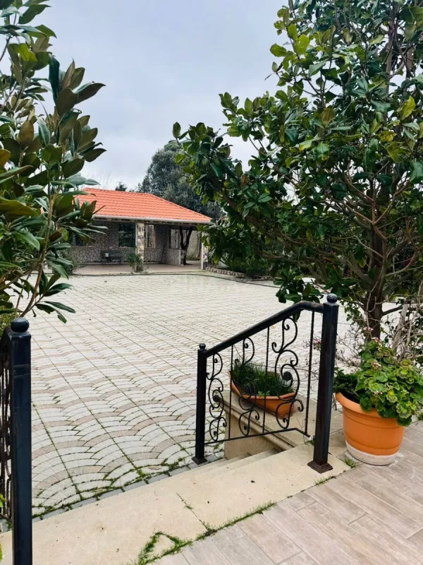 Kirayə verilir 8 otaqlı həyət evi 500 m²