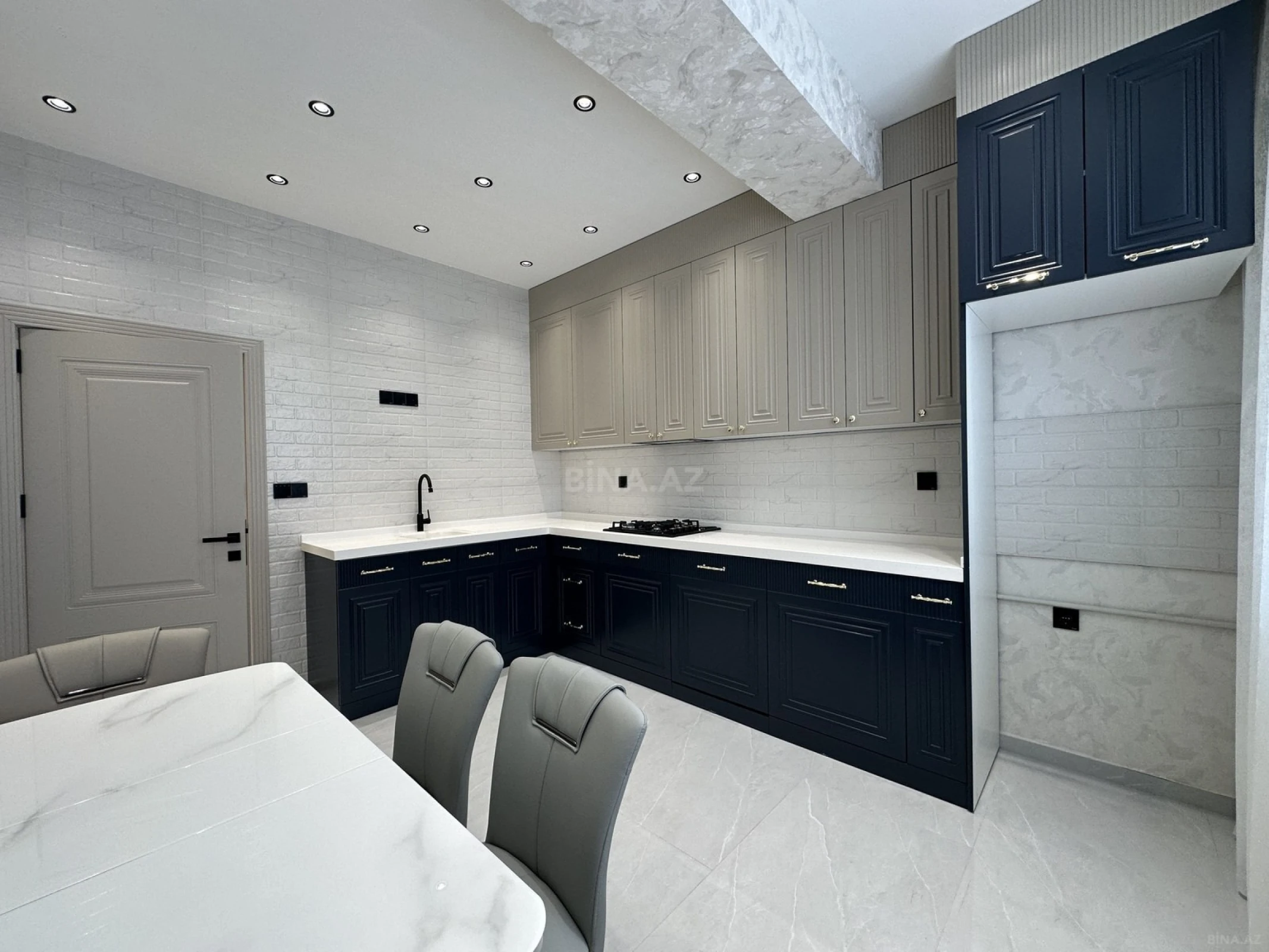 Satılır 2 otaqlı mənzil 81 m²