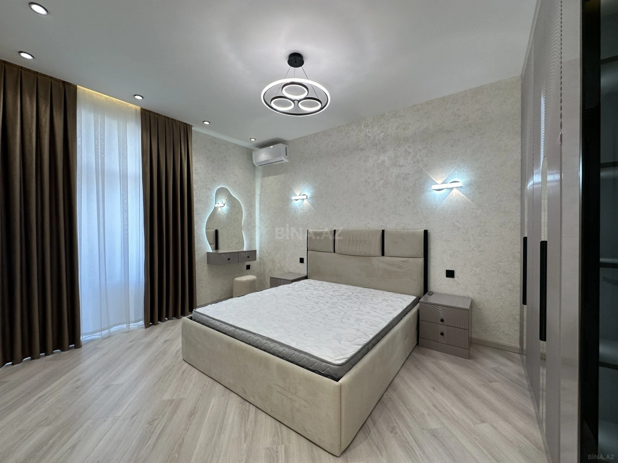Satılır 2 otaqlı mənzil 81 m²