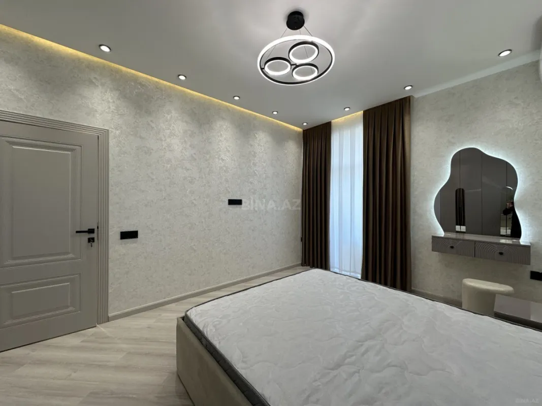 Satılır 2 otaqlı mənzil 81 m²