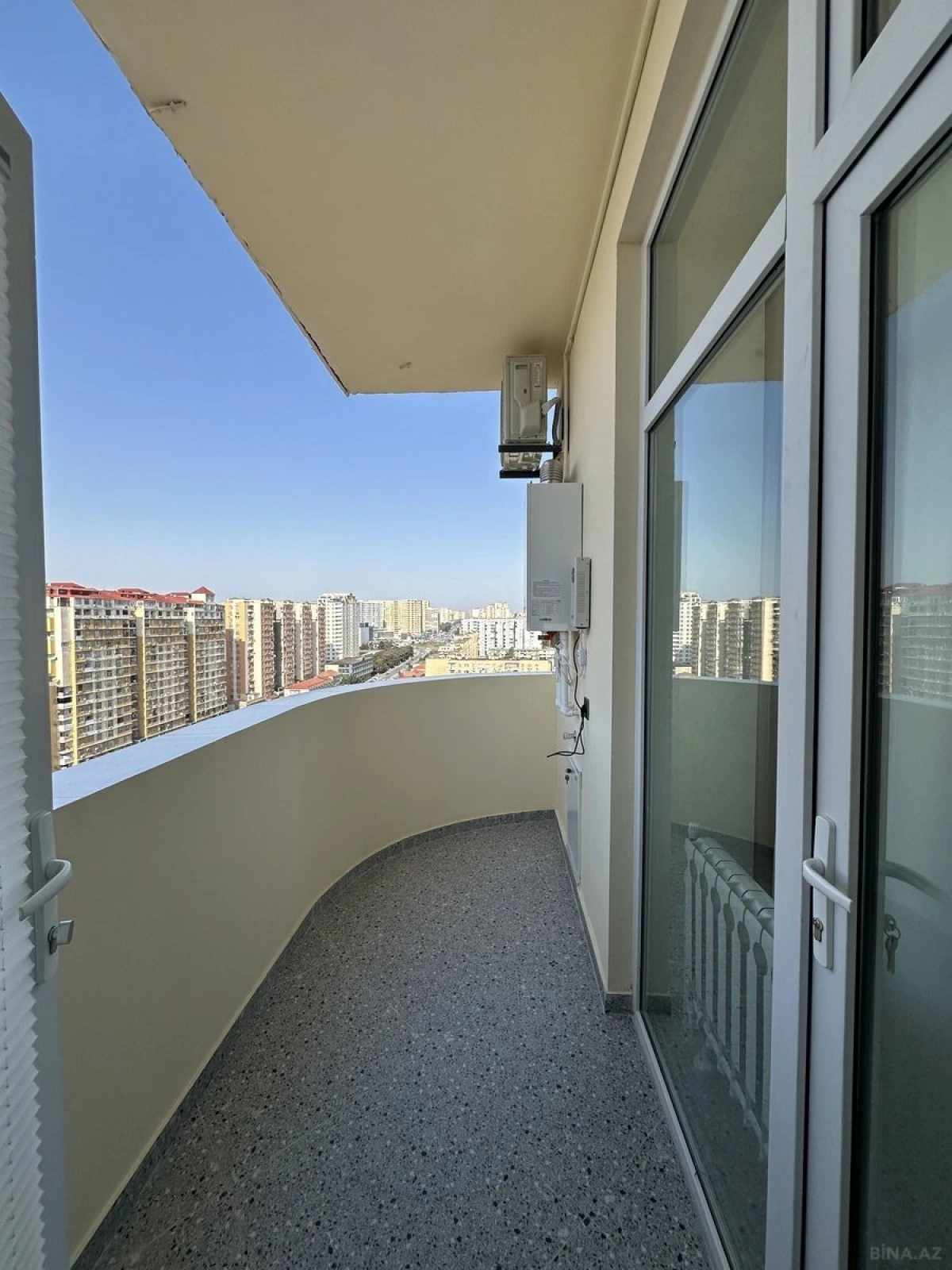 Satılır 2 otaqlı mənzil 81 m²