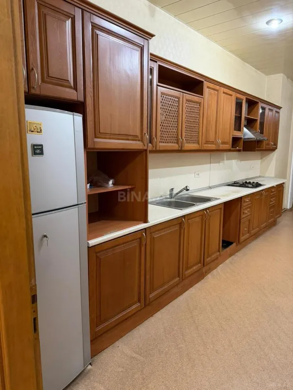 Satılır 4 otaqlı mənzil 175 m²