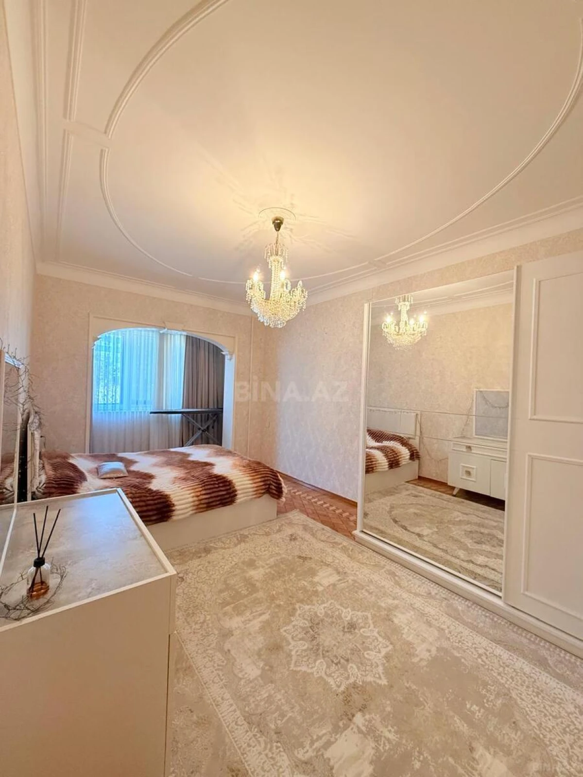Satılır 5 otaqlı mənzil 130 m²