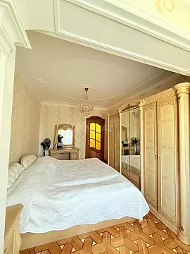 Satılır 5 otaqlı mənzil 130 m²