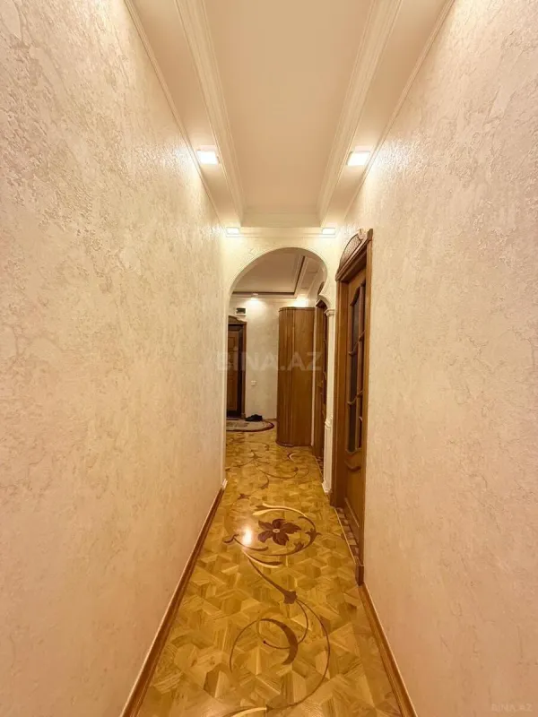Satılır 5 otaqlı mənzil 130 m²