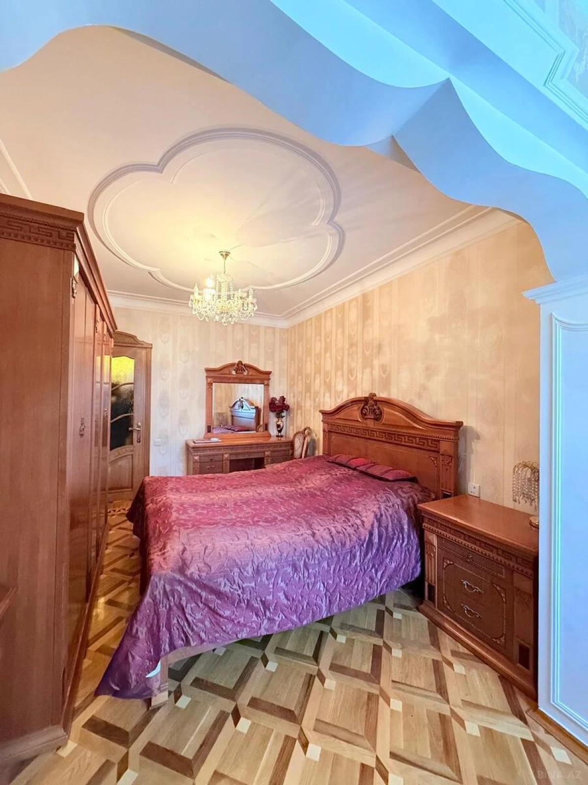 Satılır 5 otaqlı mənzil 130 m²