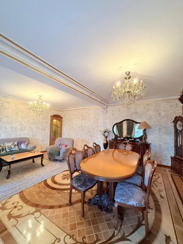 Satılır 5 otaqlı mənzil 130 m²