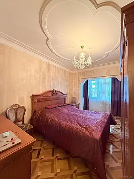 Satılır 5 otaqlı mənzil 130 m²