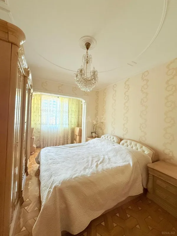 Satılır 5 otaqlı mənzil 130 m²