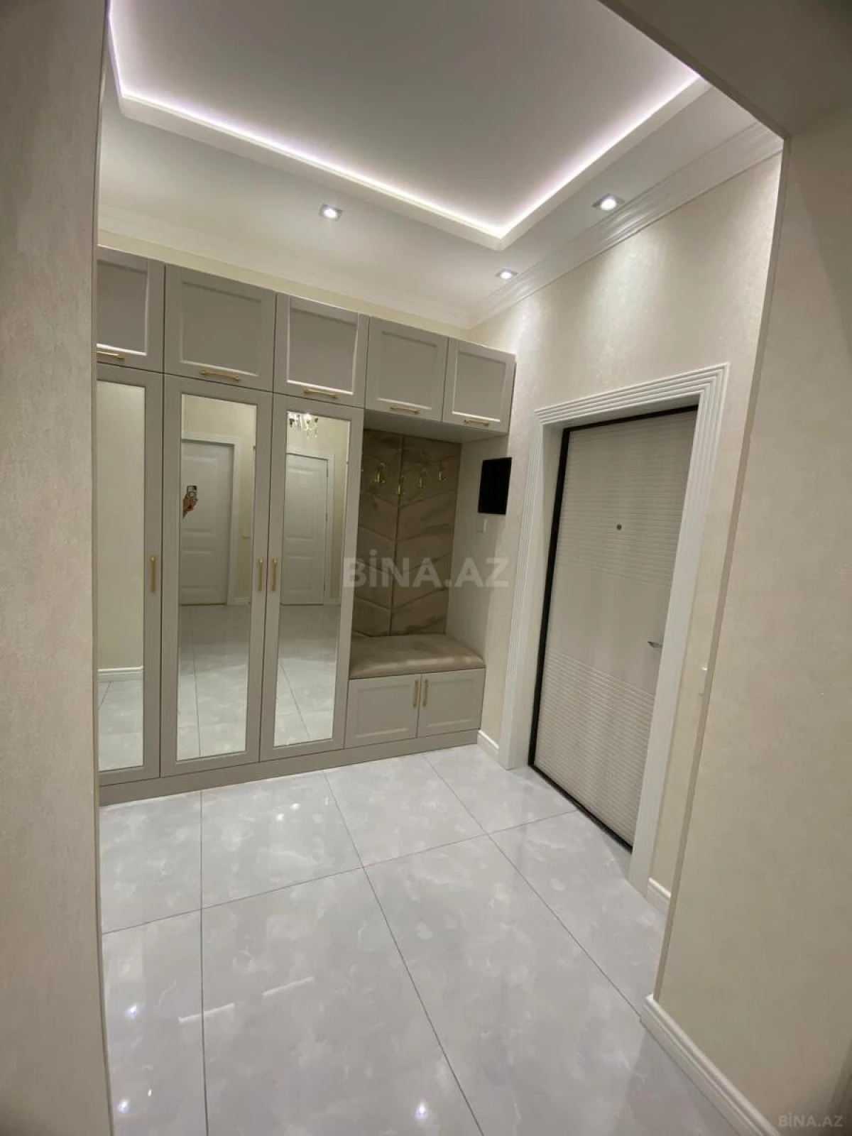 Satılır 2 otaqlı mənzil 62.7 m²