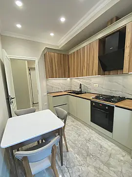 Kirayə verilir 2 otaqlı mənzil 75 m²