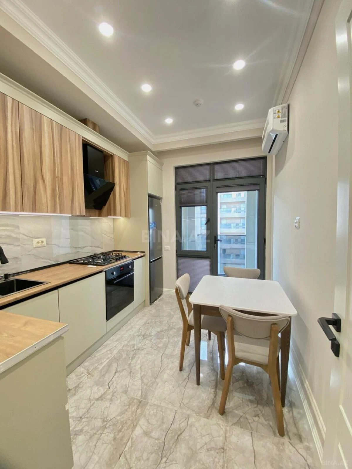 Kirayə verilir 2 otaqlı mənzil 75 m²