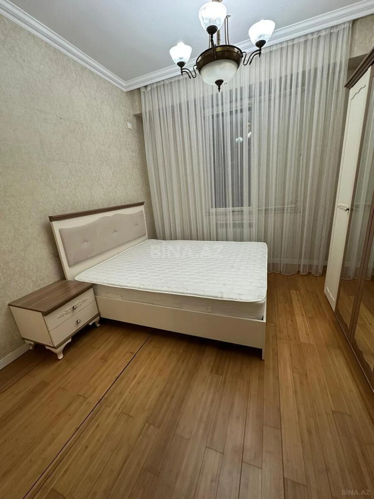 Kirayə verilir 2 otaqlı mənzil 70 m²