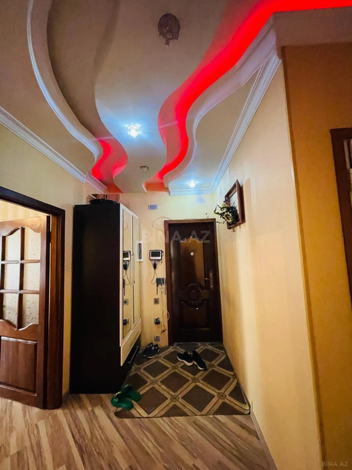 Satılır 5 otaqlı mənzil 120 m²