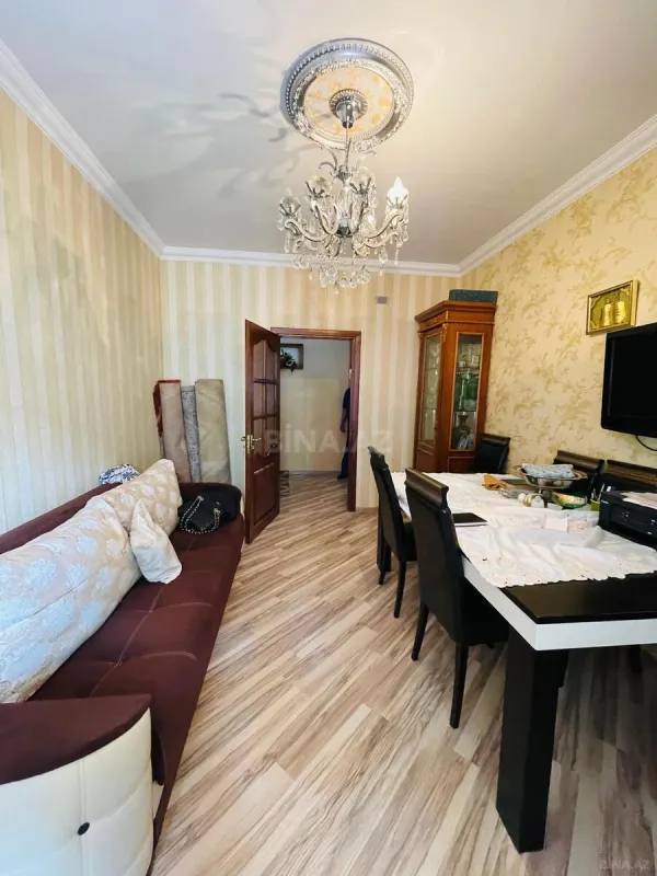 Satılır 5 otaqlı mənzil 120 m²