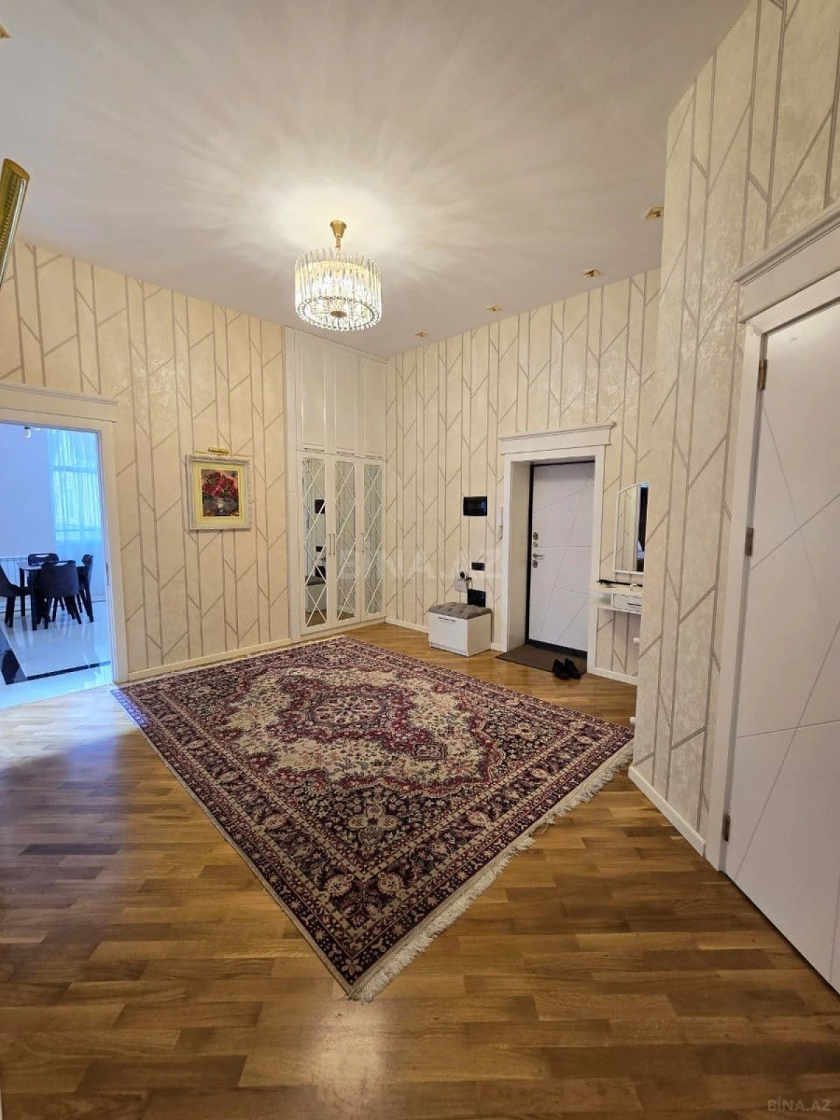 Kirayə verilir 3 otaqlı mənzil 130 m²