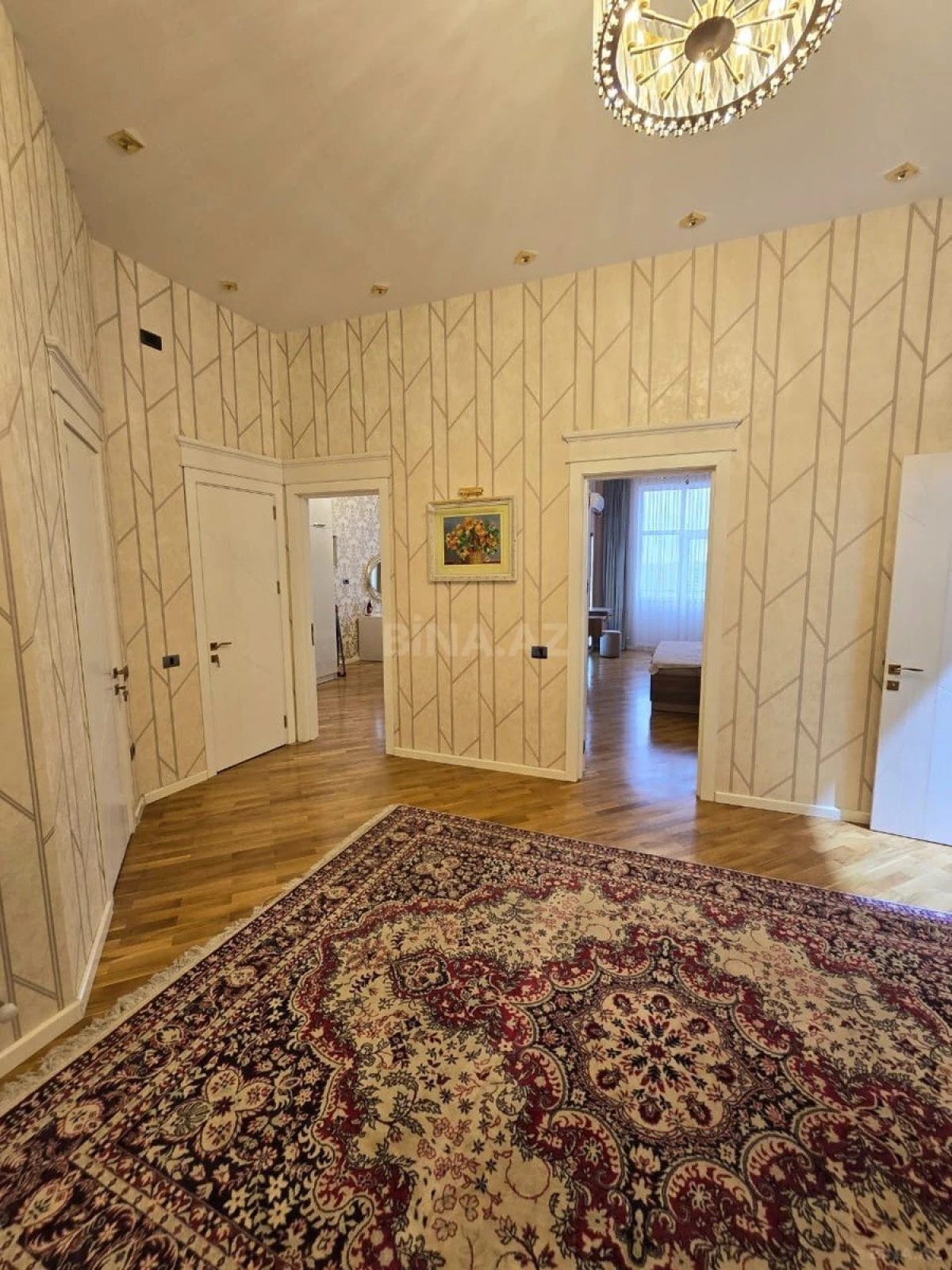 Kirayə verilir 3 otaqlı mənzil 130 m²