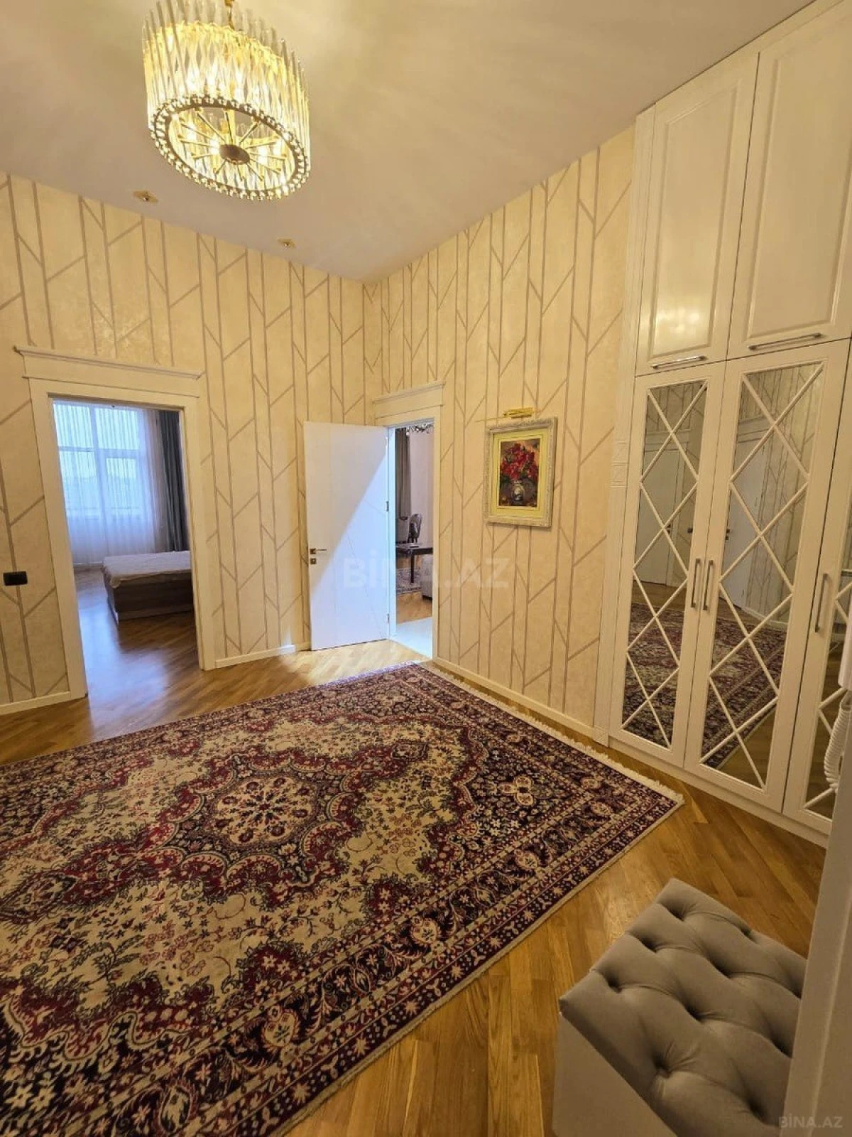 Kirayə verilir 3 otaqlı mənzil 130 m²