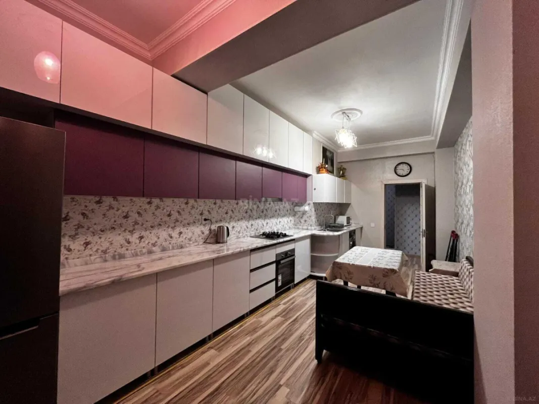 Kirayə verilir 2 otaqlı mənzil 87 m²