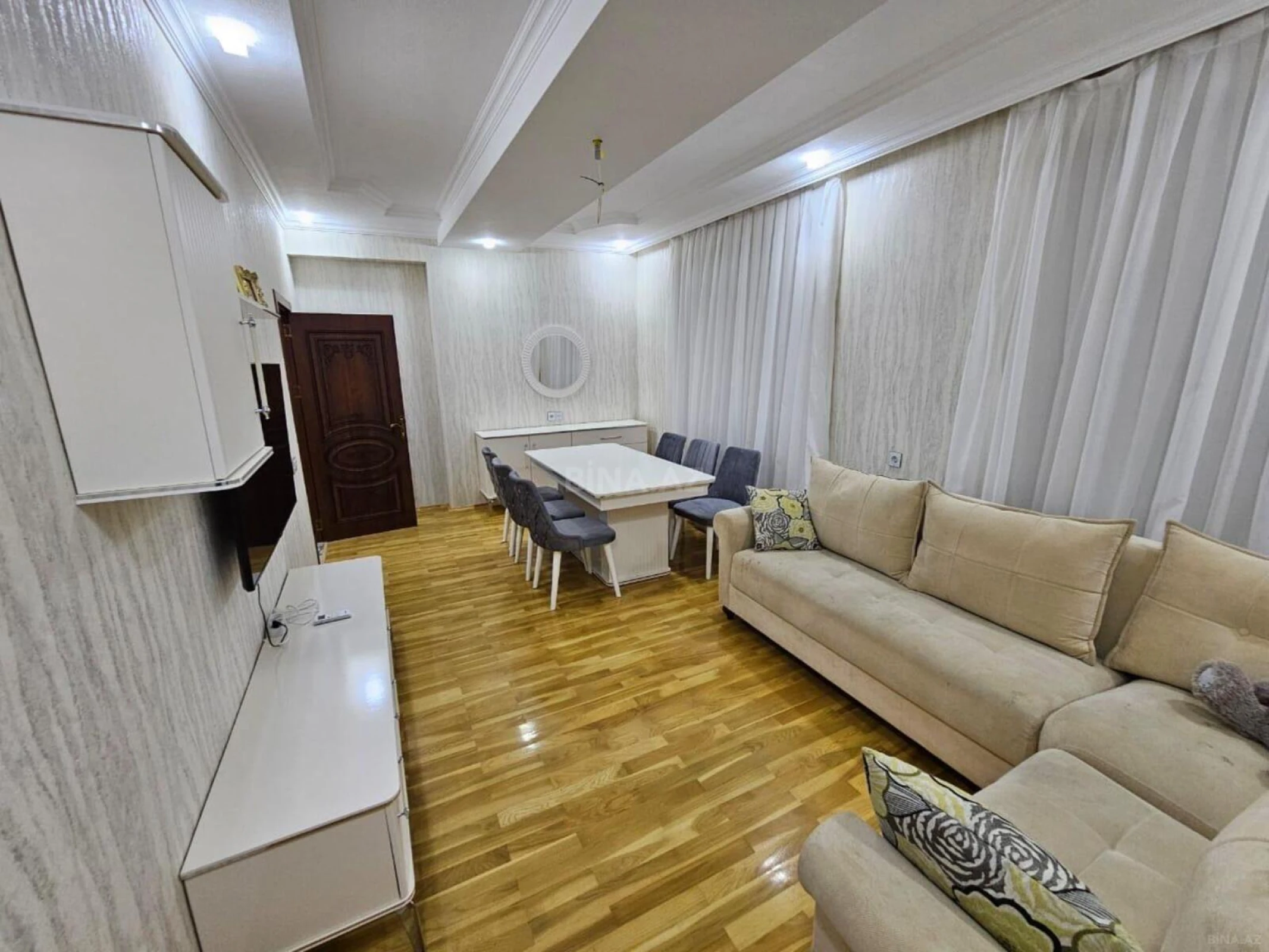 Kirayə verilir 2 otaqlı mənzil 80 m²
