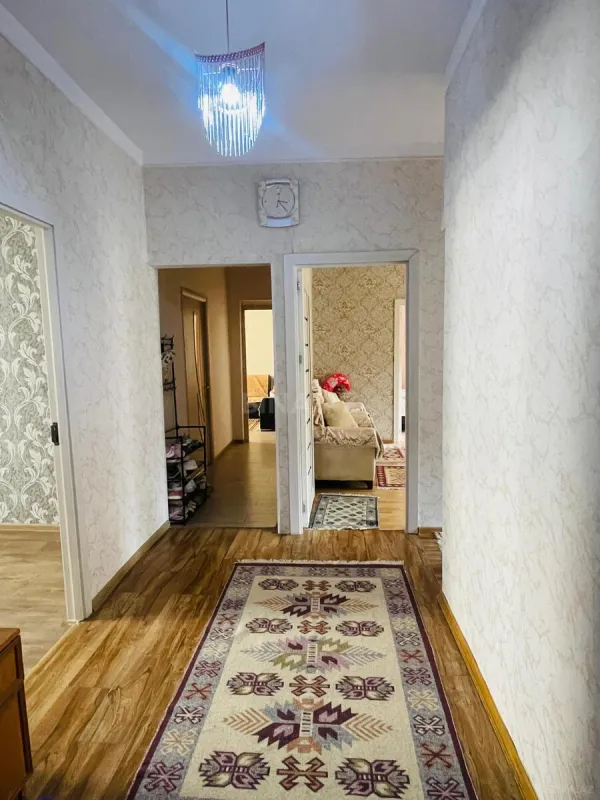 Satılır 5 otaqlı mənzil 120 m²
